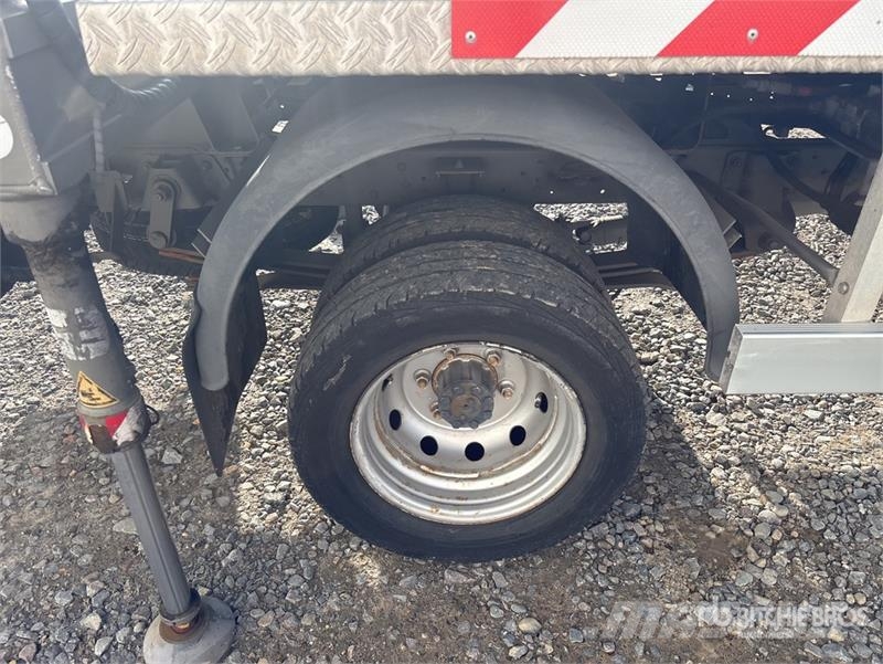 Nissan MJ201 20.1 m on Nissan NT400 4x2 Bucket Truck Auto korpe