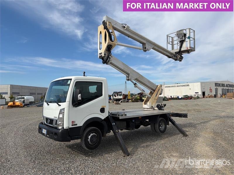 Nissan Multitel HX195 19.5 m on Nissan NT400 Bucket Truck Auto korpe