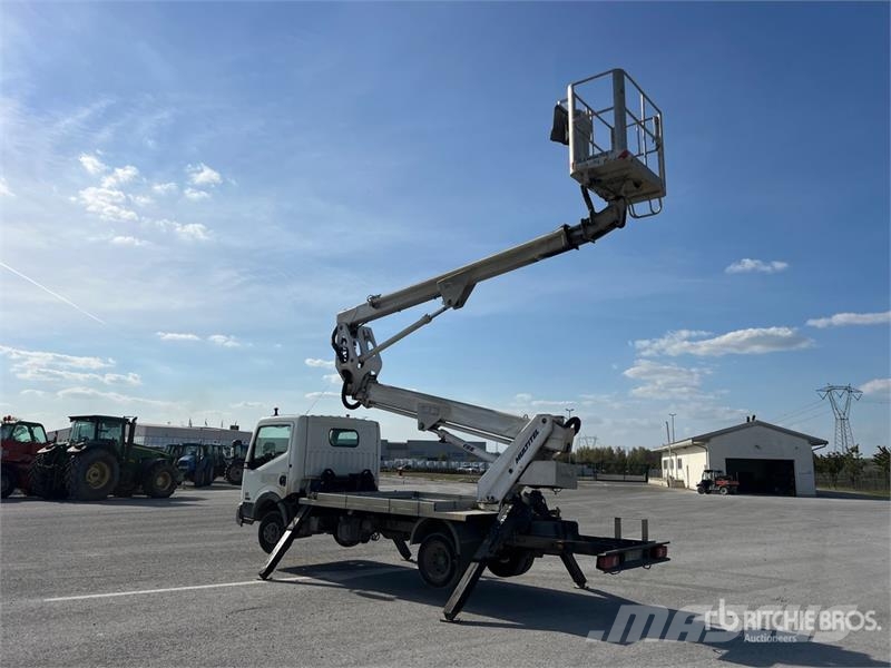 Nissan Multitel HX195 19 m on Nissan Cabstar 35.13 Bucket Nostolava-autot