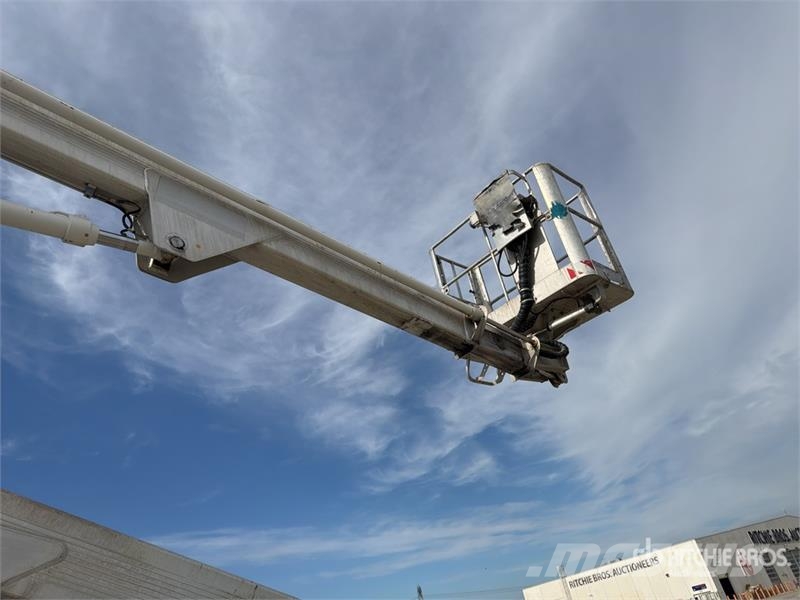 Nissan Multitel HX195 19.5 m on Nissan NT400 Bucket Truck المنصات الهوائية المثبتة على شاحنة