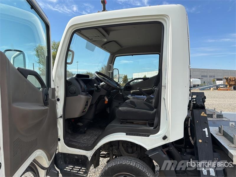Nissan Multitel HX195 19.5 m on Nissan NT400 Bucket Truck المنصات الهوائية المثبتة على شاحنة