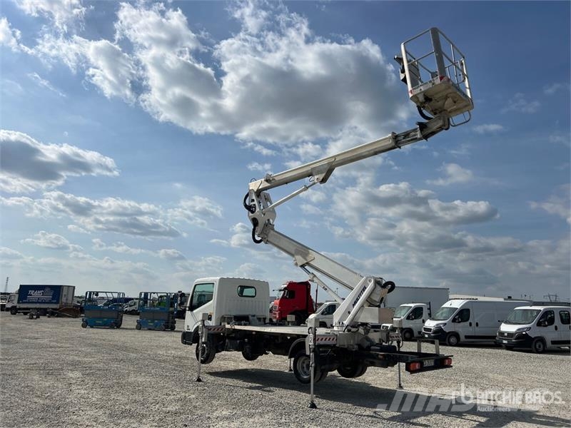Nissan Multitel HX200 20 m on Nissan Cabstar 35.13 Bucket Teherautóra szerelt emelők és állványok