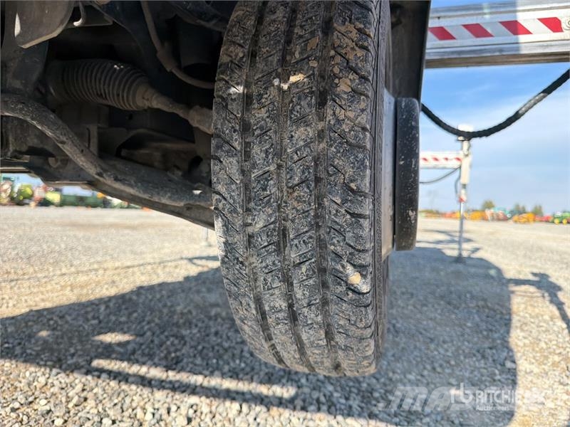 Nissan Multitel HX200 20 m on Nissan NT400 Bucket Truck Lastbilmonterede lifte