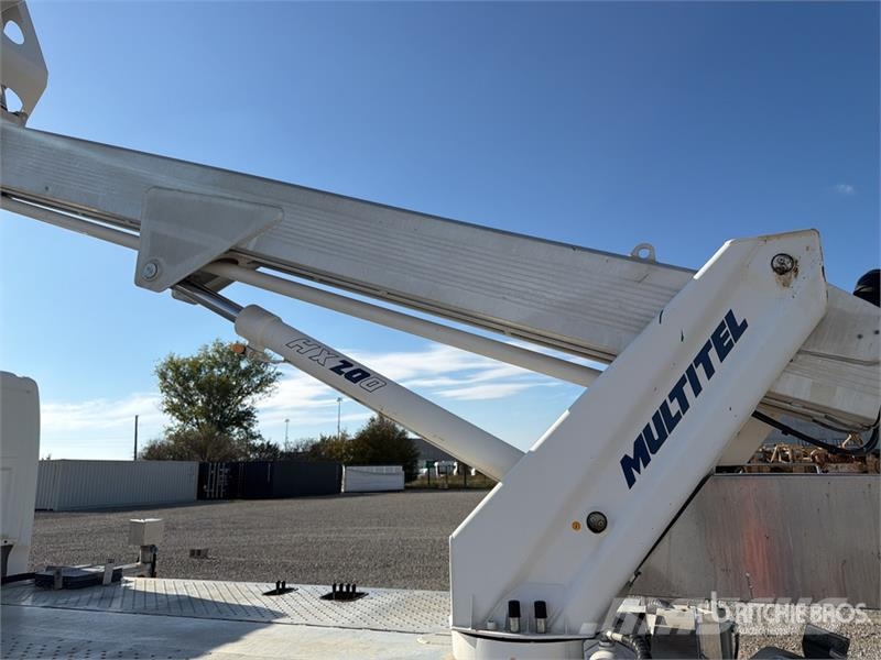 Nissan Multitel HX200 20 m on Nissan NT400 Bucket Truck Lastbilmonterede lifte