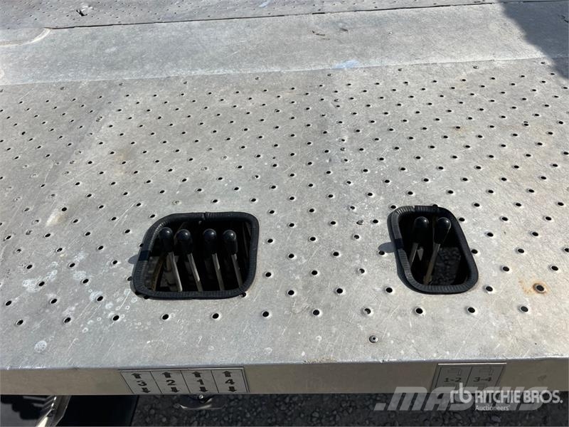 Nissan Multitel HX200 20 m on Nissan Cabstar 35.13 Bucket Teherautóra szerelt emelők és állványok