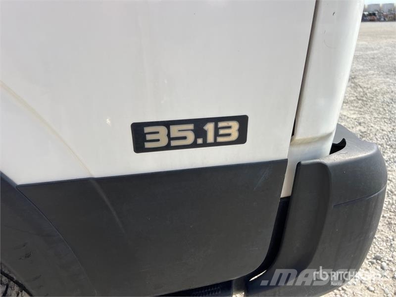 Nissan Multitel HX200 20 m on Nissan Cabstar 35.13 Bucket Teherautóra szerelt emelők és állványok