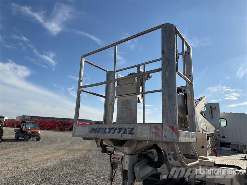 Nissan Multitel HX200 20 m on Nissan NT400 Bucket Truck Lastbilmonterede lifte