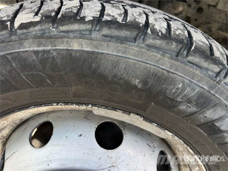 Nissan Multitel HX200 20 m on Nissan Cabstar 35.13 Bucket Teherautóra szerelt emelők és állványok