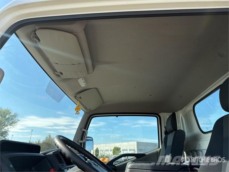Nissan Multitel HX200 20 m on Nissan NT400 Bucket Truck Lastbilmonterede lifte