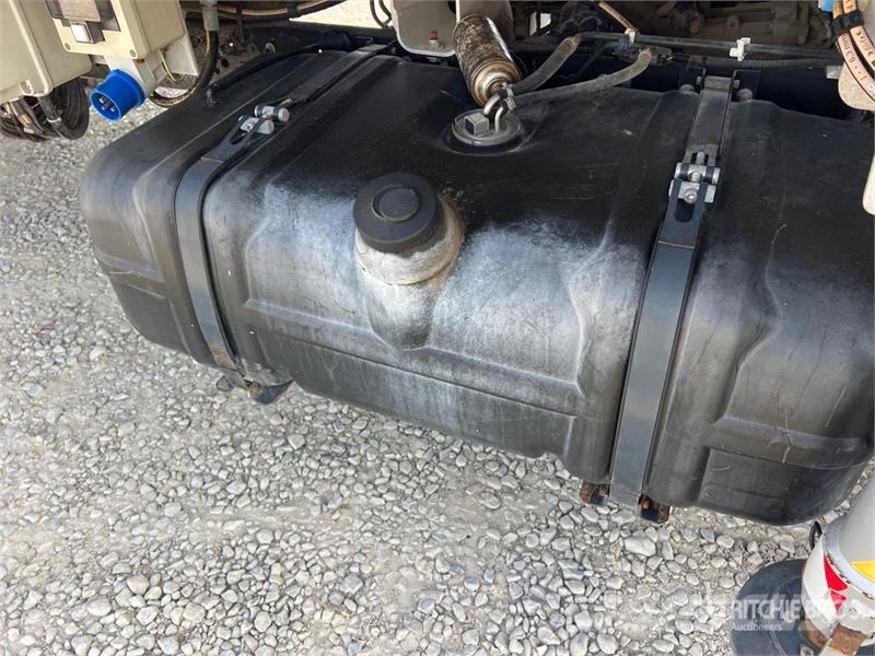 Nissan Multitel HX200 20 m on Nissan Cabstar 35.13 Bucket Teherautóra szerelt emelők és állványok
