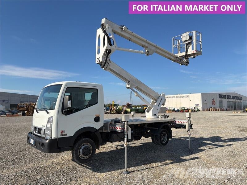Nissan Multitel HX200 20 m on Nissan NT400 Bucket Truck Autoplošiny