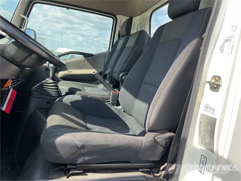 Nissan Multitel HX200 20 m on Nissan Cabstar 35.13 Bucket Teherautóra szerelt emelők és állványok