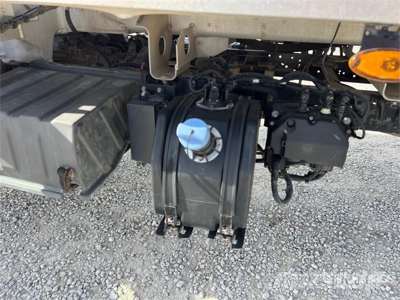 Nissan Multitel HX200 20 m on Nissan Cabstar 35.13 Bucket Teherautóra szerelt emelők és állványok