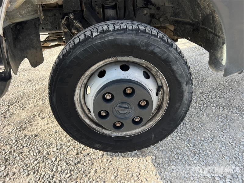 Nissan Multitel HX200 20 m on Nissan Cabstar 35.13 Bucket Teherautóra szerelt emelők és állványok