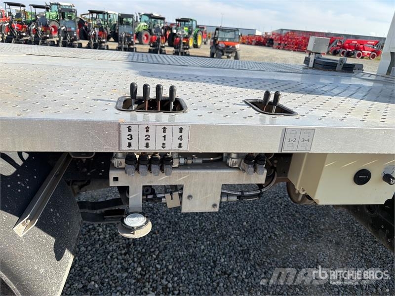 Nissan Multitel HX200 20 m on Nissan NT400 Bucket Truck Lastbilmonterede lifte