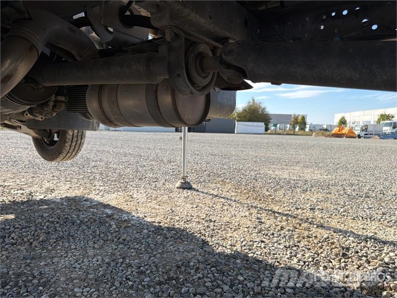 Nissan Multitel HX200 20 m on Nissan NT400 Bucket Truck Lastbilmonterede lifte