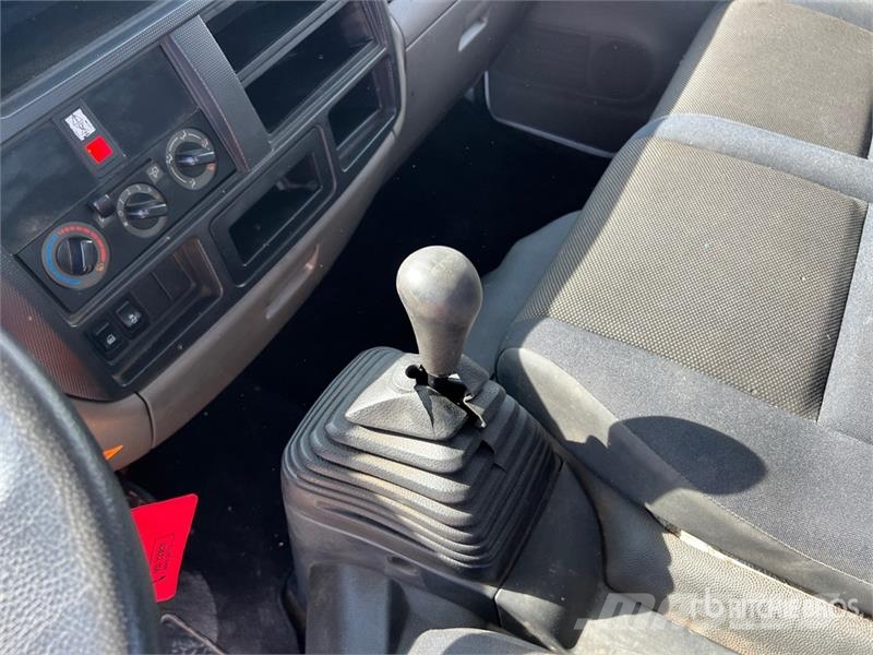 Nissan Multitel HX200 20 m on Nissan Cabstar 35.13 Bucket Teherautóra szerelt emelők és állványok