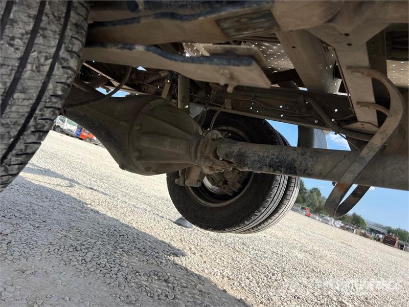 Nissan Multitel HX200 20 m on Nissan Cabstar 35.13 Bucket Teherautóra szerelt emelők és állványok