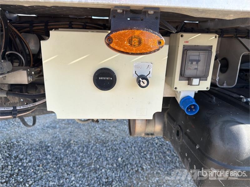 Nissan Multitel HX200 20 m on Nissan NT400 Bucket Truck Lastbilmonterede lifte