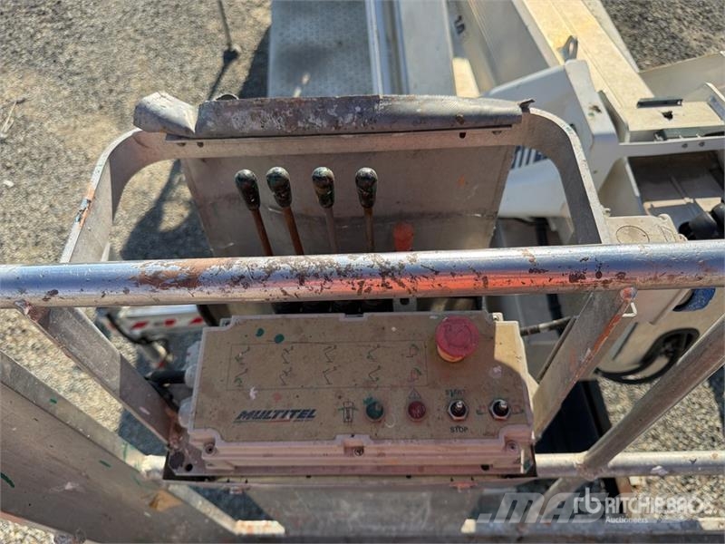 Nissan Multitel HX200 20 m on Nissan NT400 Bucket Truck Lastbilmonterede lifte