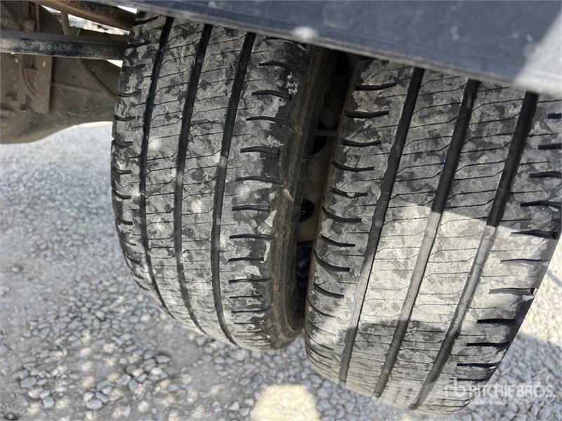 Nissan Multitel HX200 20 m on Nissan Cabstar 35.13 Bucket Teherautóra szerelt emelők és állványok