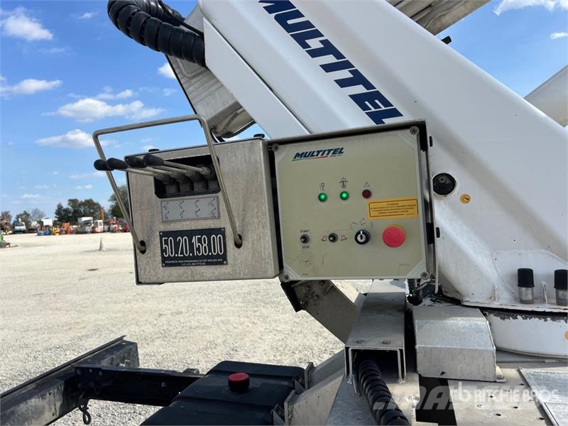 Nissan Multitel HX200 20 m on Nissan Cabstar 35.13 Bucket Teherautóra szerelt emelők és állványok