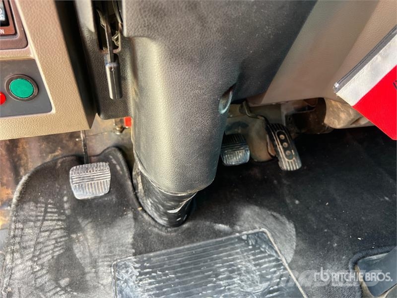 Nissan Multitel HX200 20 m on Nissan Cabstar 35.13 Bucket Teherautóra szerelt emelők és állványok