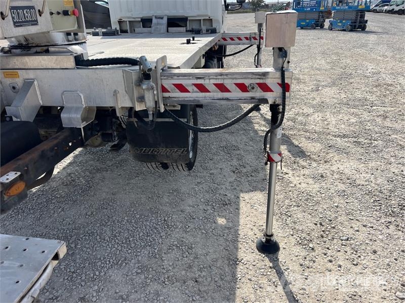Nissan Multitel HX200 20 m on Nissan Cabstar 35.13 Bucket Teherautóra szerelt emelők és állványok