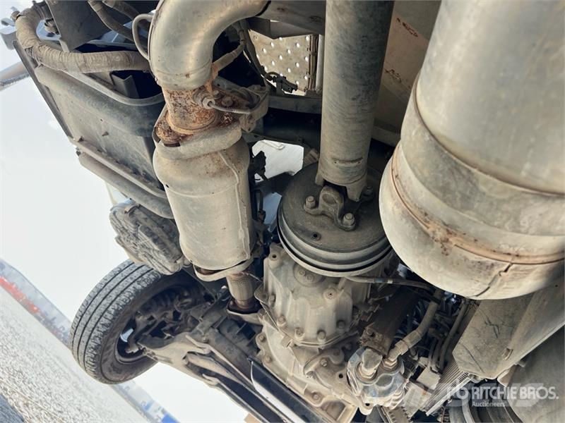 Nissan Multitel HX200 20 m on Nissan Cabstar 35.13 Bucket Teherautóra szerelt emelők és állványok