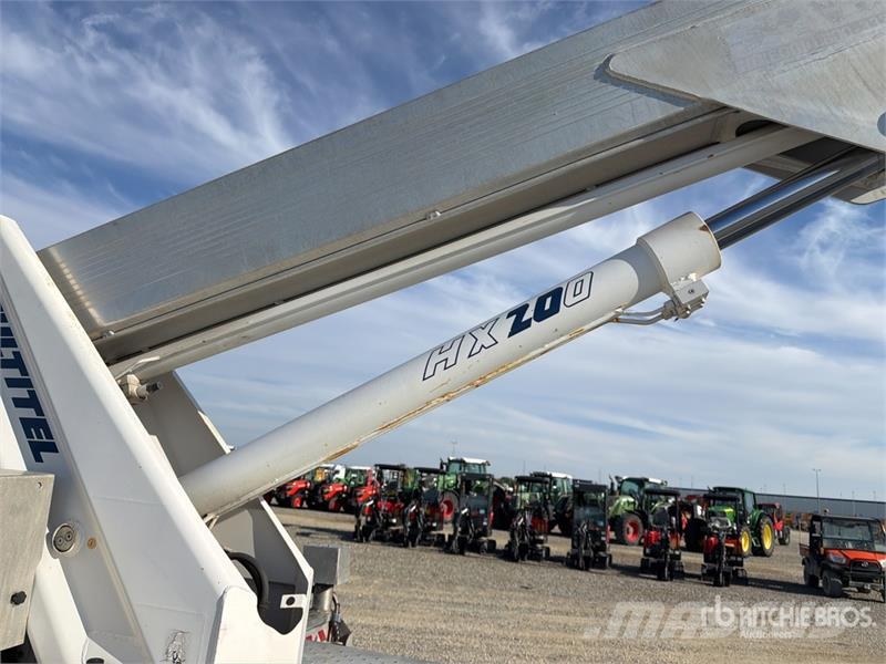 Nissan Multitel HX200 20 m on Nissan NT400 Bucket Truck Lastbilmonterede lifte