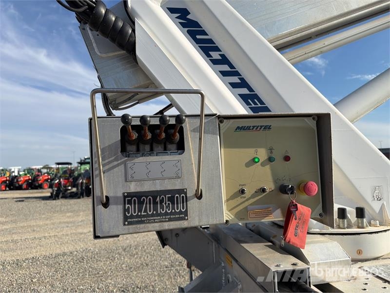 Nissan Multitel HX200 20 m on Nissan NT400 Bucket Truck Lastbilmonterede lifte