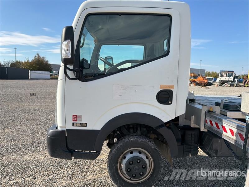 Nissan Multitel HX200 20 m on Nissan NT400 Bucket Truck Lastbilmonterede lifte