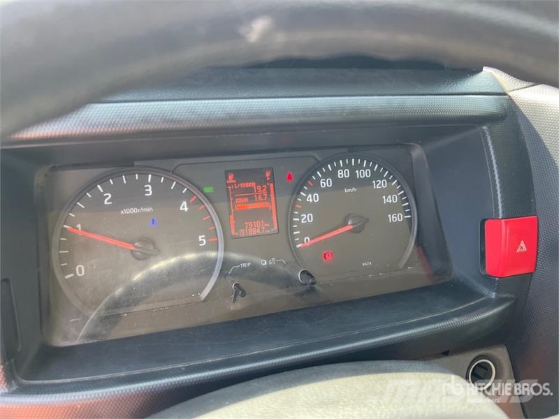 Nissan Multitel HX200 20 m on Nissan Cabstar 35.13 Bucket Teherautóra szerelt emelők és állványok