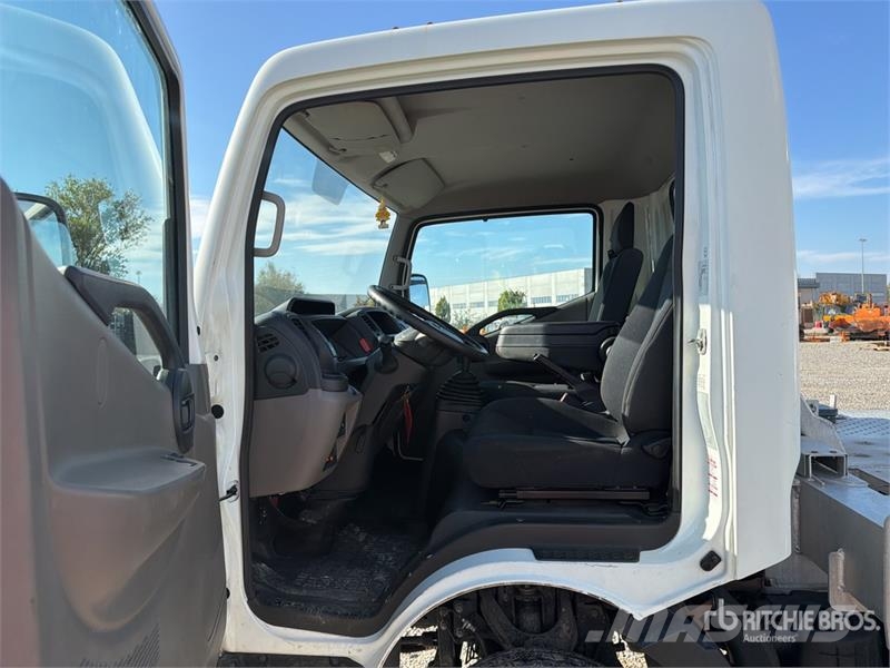 Nissan Multitel HX200 20 m on Nissan NT400 Bucket Truck Lastbilmonterede lifte