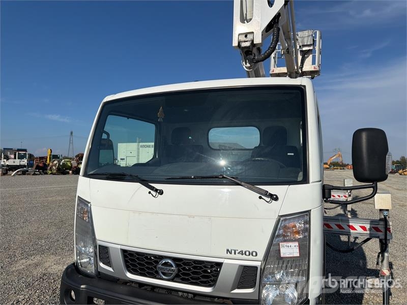 Nissan Multitel HX200 20 m on Nissan NT400 Bucket Truck Lastbilmonterede lifte
