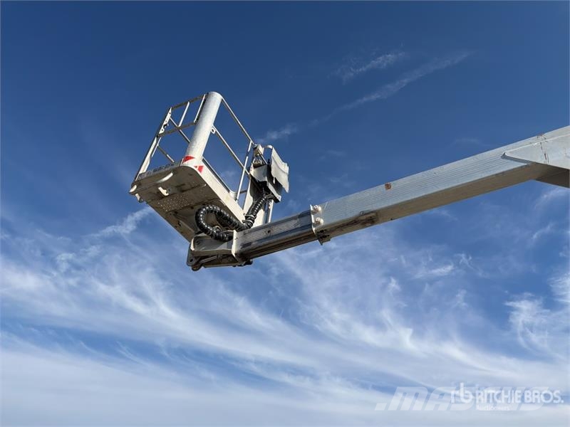 Nissan Multitel HX200 20 m on Nissan NT400 Bucket Truck Lastbilmonterede lifte