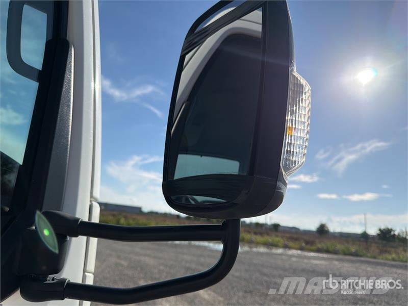 Nissan Multitel HX200 20 m on Nissan NT400 Bucket Truck Lastbilmonterede lifte