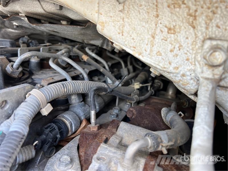 Nissan Multitel HX200 20 m on Nissan Cabstar 35.13 Bucket Teherautóra szerelt emelők és állványok