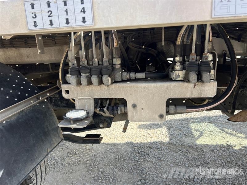 Nissan Multitel HX200 20 m on Nissan Cabstar 35.13 Bucket Teherautóra szerelt emelők és állványok
