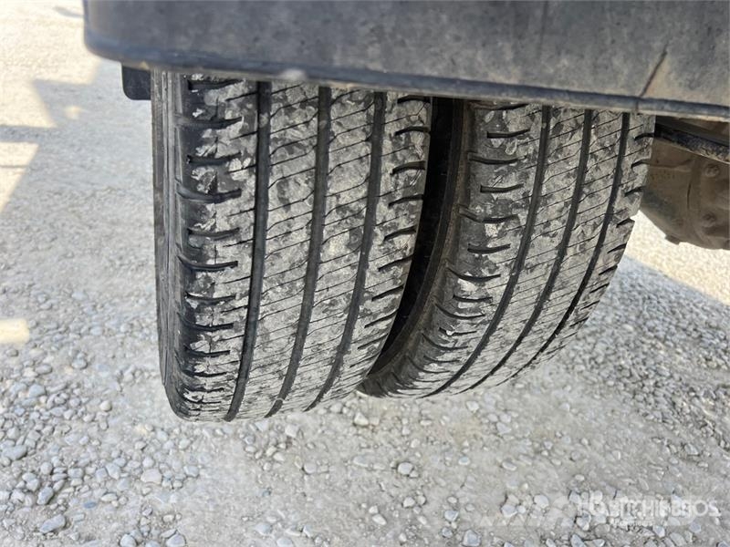 Nissan Multitel HX200 20 m on Nissan Cabstar 35.13 Bucket Teherautóra szerelt emelők és állványok