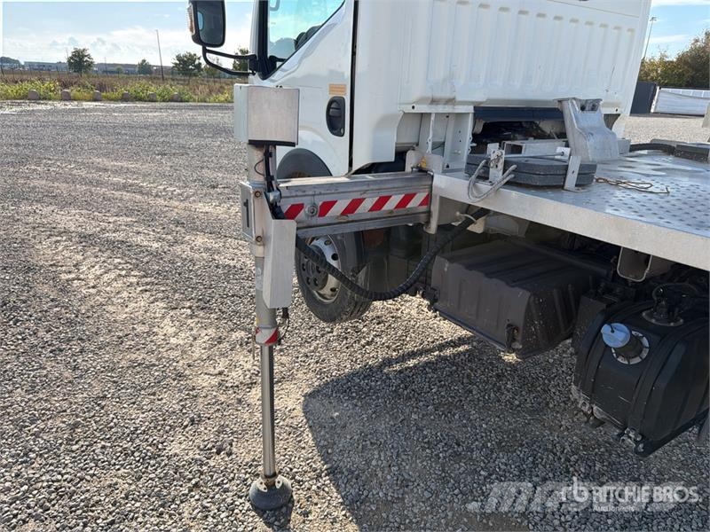 Nissan Multitel HX200 20 m on Nissan NT400 Bucket Truck Lastbilmonterede lifte