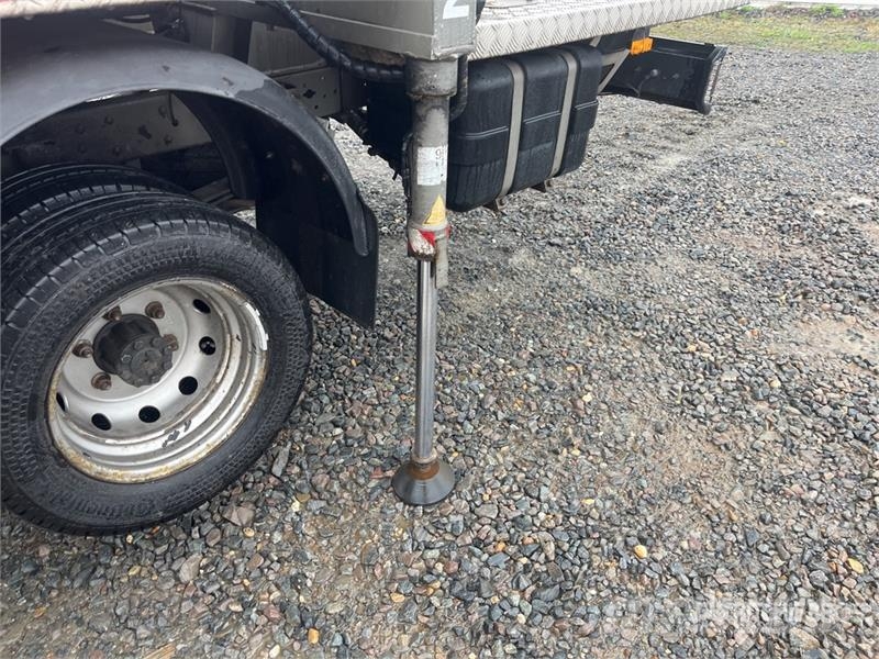 Nissan Multitel MT222 22.2 m on Nissan NT400 4x2 Bucket Plataformas aéreas montadas em caminhão