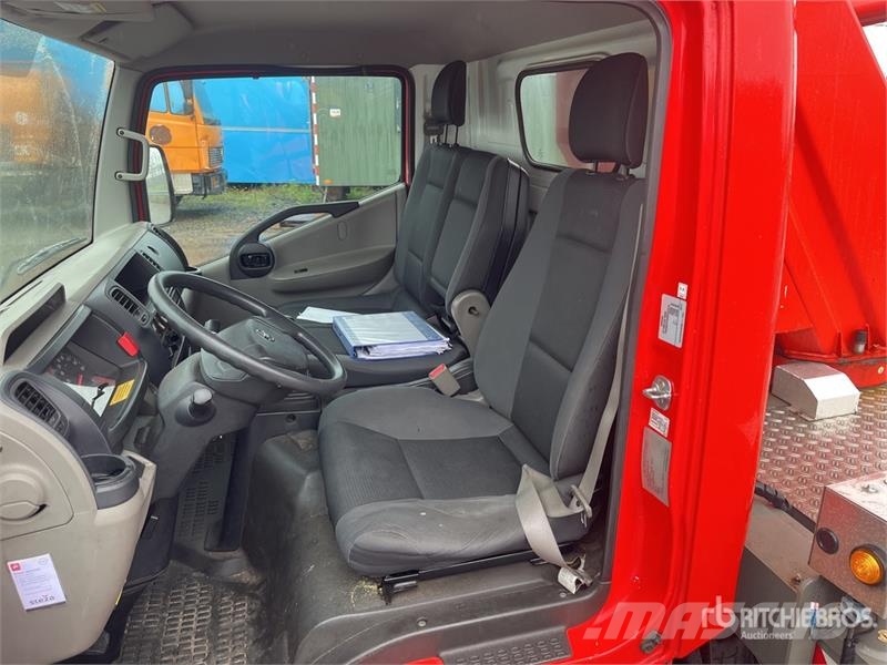 Nissan Multitel MT222 22.2 m on Nissan NT400 4x2 Bucket Plataformas aéreas montadas em caminhão