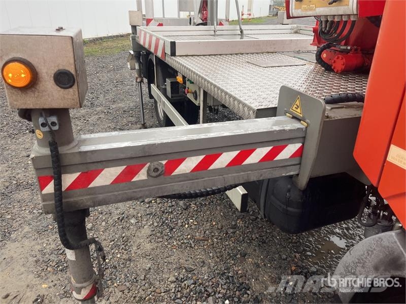 Nissan Multitel MT222 22.2 m on Nissan NT400 4x2 Bucket Plataformas aéreas montadas em caminhão