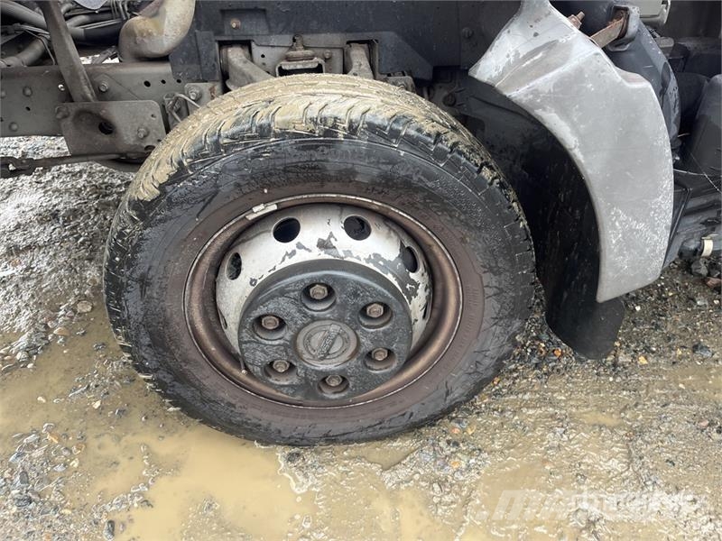 Nissan Multitel MT222 22.2 m on Nissan NT400 4x2 Bucket Plataformas aéreas montadas em caminhão