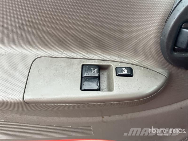 Nissan Multitel MT222 22.2 m on Nissan NT400 4x2 Bucket Plataformas aéreas montadas em caminhão