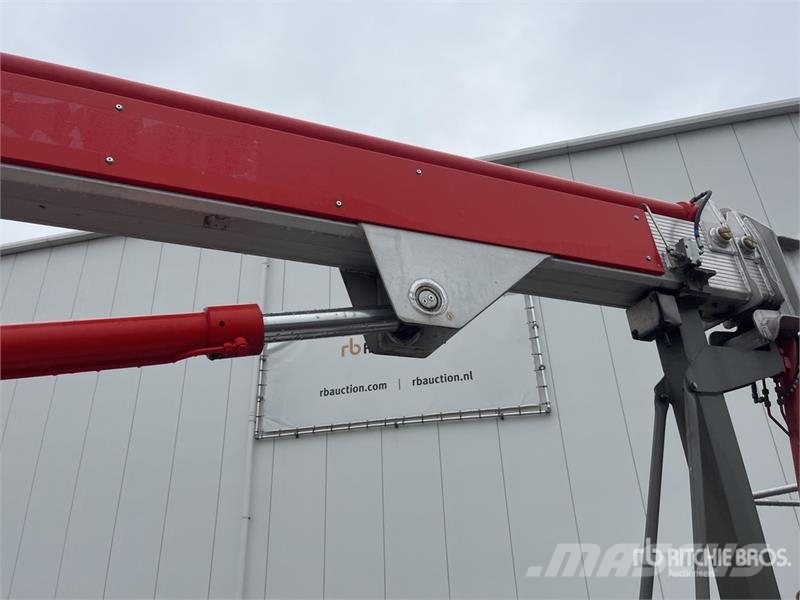 Nissan Multitel MT222 22.2 m on Nissan NT400 4x2 Bucket Plataformas aéreas montadas em caminhão