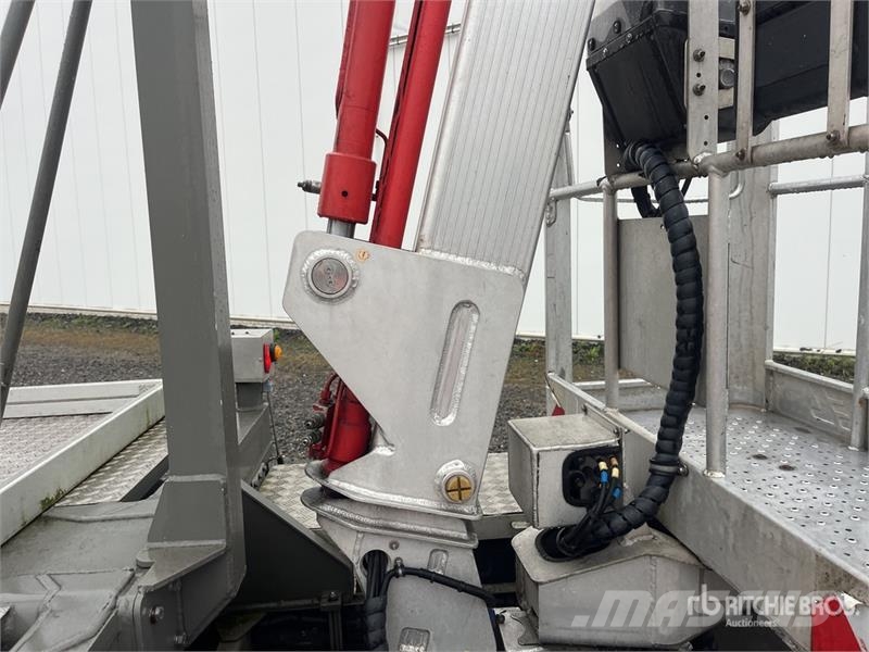 Nissan Multitel MT222 22.2 m on Nissan NT400 4x2 Bucket Plataformas aéreas montadas em caminhão