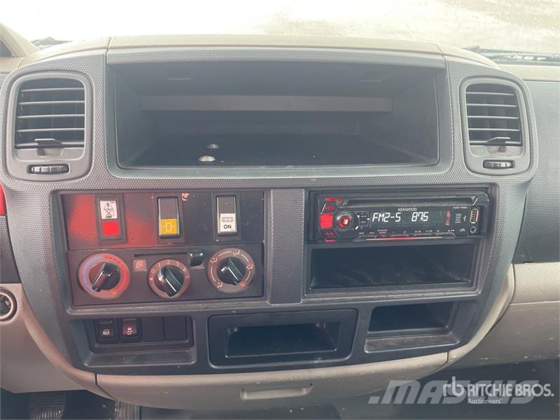 Nissan Multitel MT222 22.2 m on Nissan NT400 4x2 Bucket Plataformas aéreas montadas em caminhão