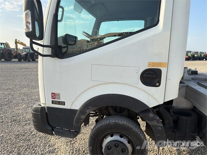 Nissan Multitel MX250 25 m on Nissan NT400 Bucket Truck Plataformas aéreas montadas em camião